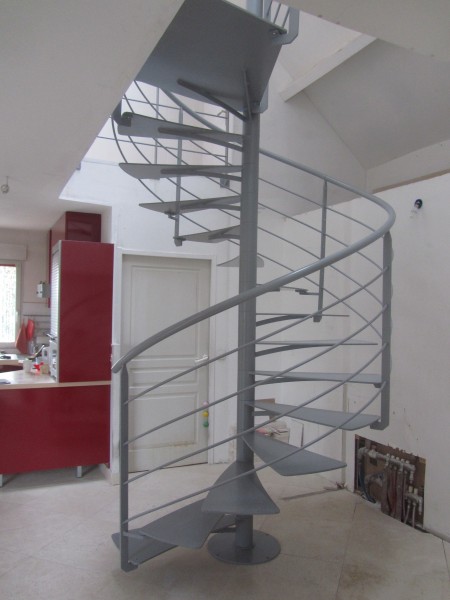 escalier-colimacon-marche-suspendu-3