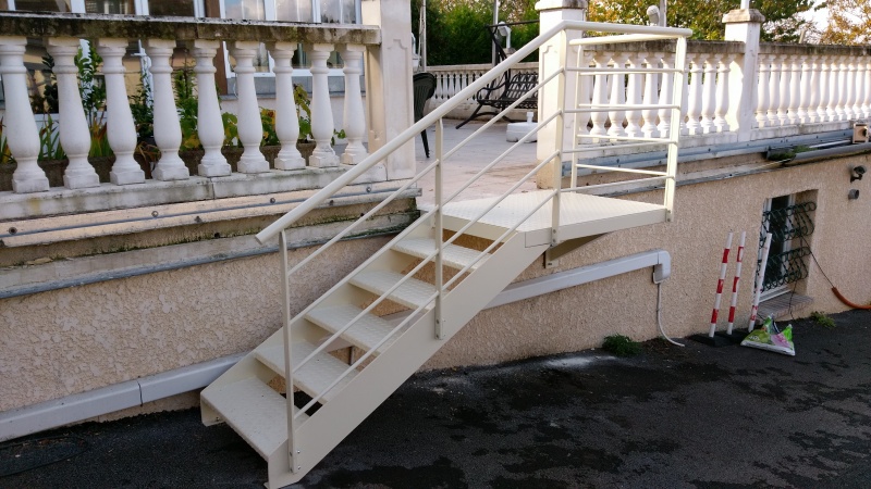 escalier-extérieur-acier