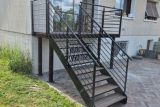 escalier-droit-plateforme-acier-exterieur-1