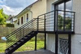 escalier-droit-plateforme-acier-exterieur-2