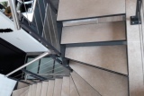 escalier-2-4-tournant-limon-extérieur-marche-en-pierre-dans-caisson-2