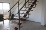 escalier-droit-limon-central-marche-aerienne-1